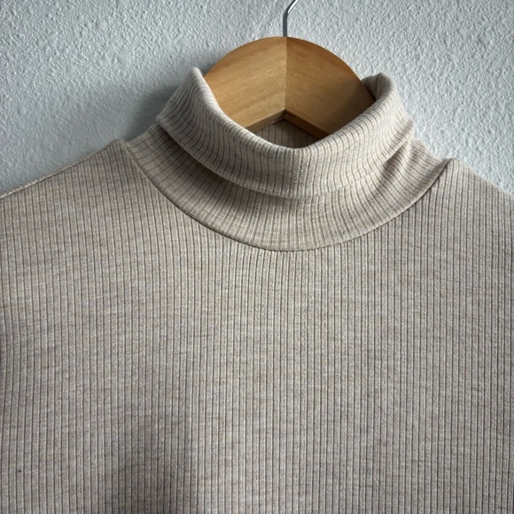 H&M Oatmeal Cream Long Sleeved Ribbed Top Mock Neck Turtleneck Sweater S - Picture 4 of 8